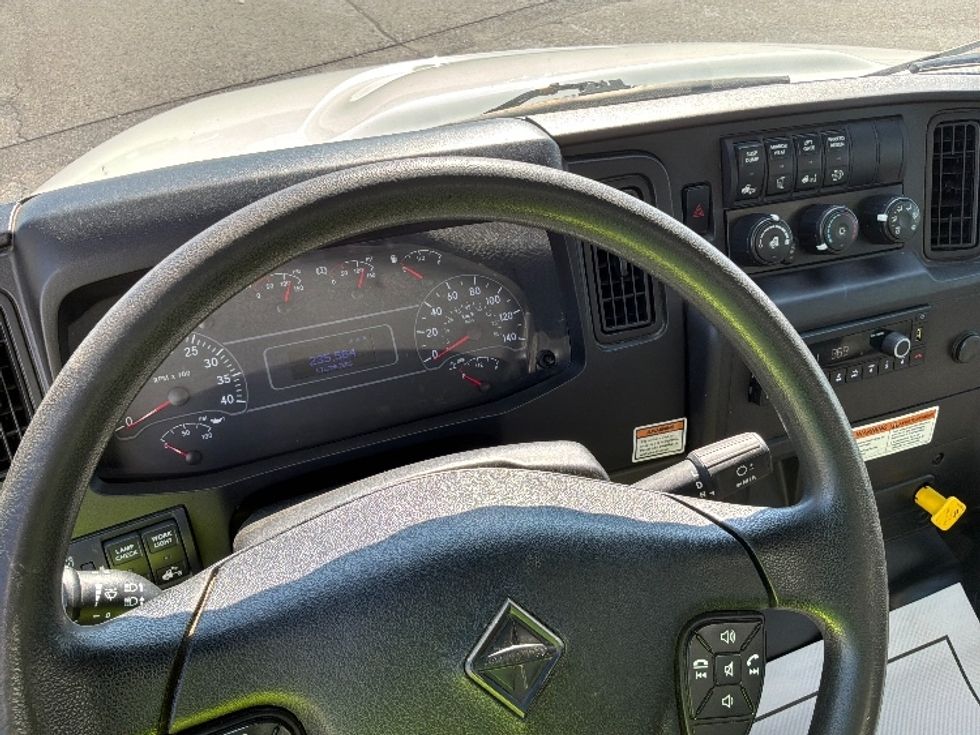 Medium Duty Box Truck-Light and Medium Duty Trucks-International-2020-MV607-Saint Laurent-PQ-235,565\n\t\tkm-$ 55,750 - Image 17
