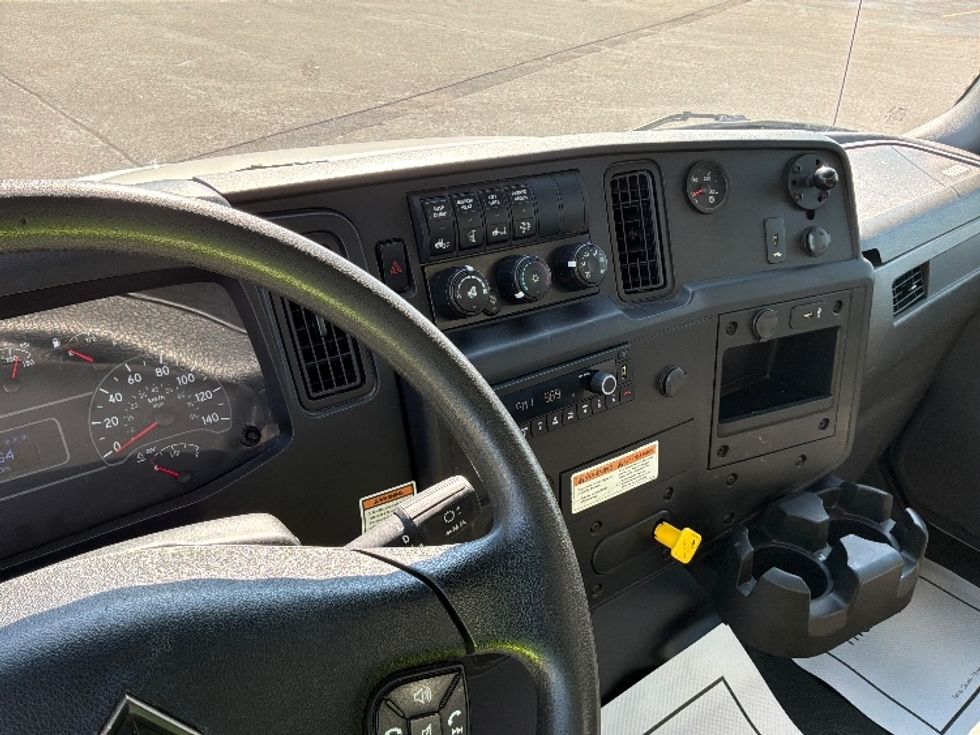 Medium Duty Box Truck-Light and Medium Duty Trucks-International-2020-MV607-Saint Laurent-PQ-235,565\n\t\tkm-$ 55,750 - Image 18