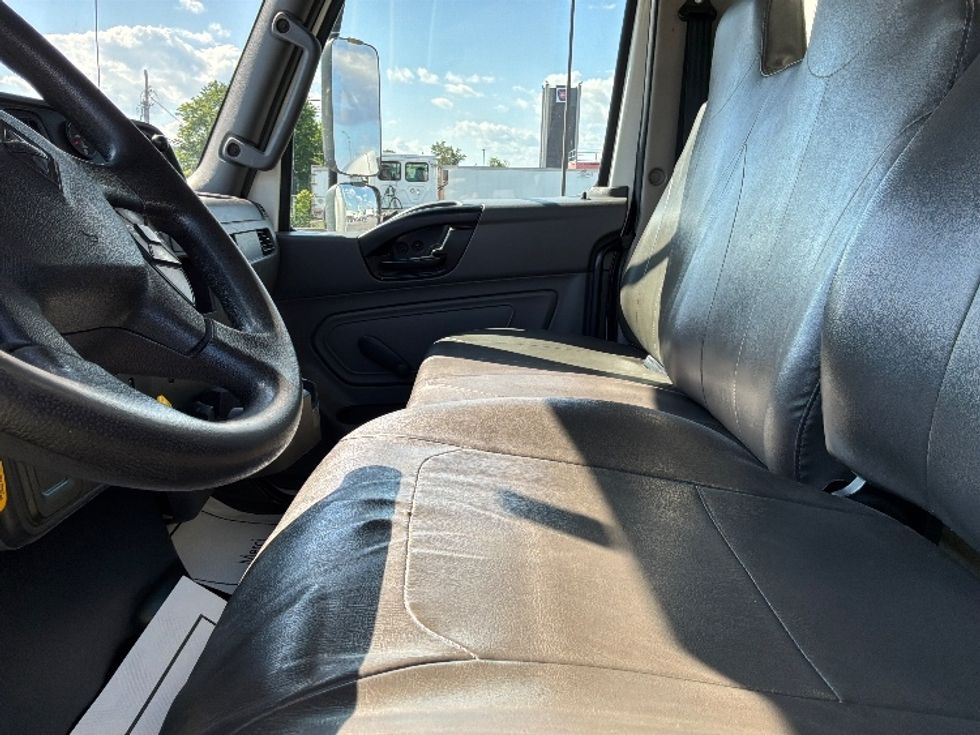 Medium Duty Box Truck-Light and Medium Duty Trucks-International-2020-MV607-Saint Laurent-PQ-235,565\n\t\tkm-$ 55,750 - Image 19