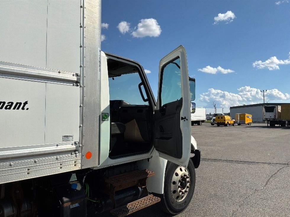 Medium Duty Box Truck-Light and Medium Duty Trucks-International-2020-MV607-Saint Laurent-PQ-235,565\n\t\tkm-$ 55,750 - Image 20