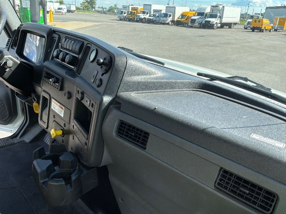 Medium Duty Box Truck-Light and Medium Duty Trucks-International-2020-MV607-Saint Laurent-PQ-235,565\n\t\tkm-$ 55,750 - Image 21