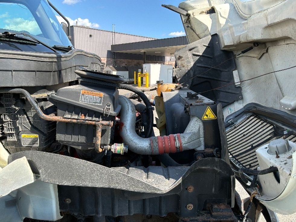 Medium Duty Box Truck-Light and Medium Duty Trucks-International-2020-MV607-Saint Laurent-PQ-235,565\n\t\tkm-$ 55,750 - Image 23