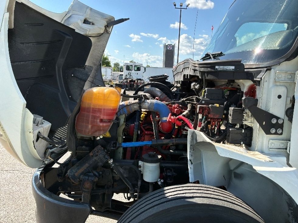 Medium Duty Box Truck-Light and Medium Duty Trucks-International-2020-MV607-Saint Laurent-PQ-235,565\n\t\tkm-$ 55,750 - Image 24