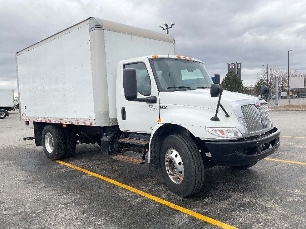 Medium Duty Box Truck-Light and Medium Duty Trucks-International-2020-MV607-Saint Laurent-PQ-24,773\n\t\tkm-$ 79,250 - Image 1