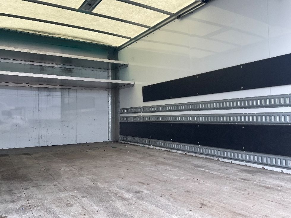 Medium Duty Box Truck-Light and Medium Duty Trucks-International-2020-MV607-Saint Laurent-PQ-24,773\n\t\tkm-$ 79,250 - Image 12