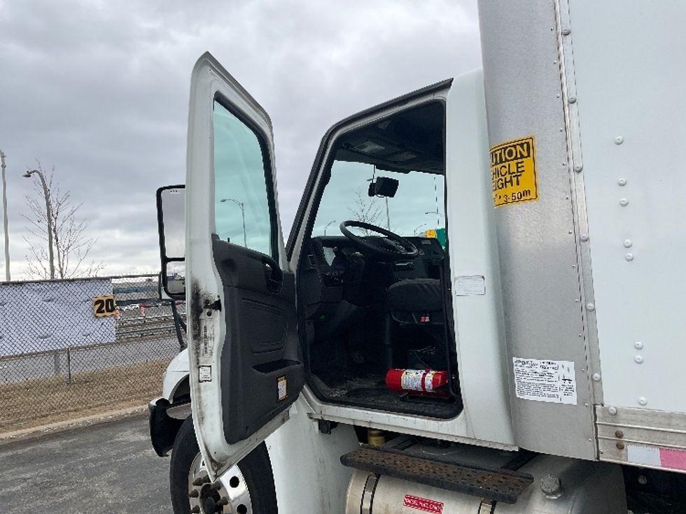 Medium Duty Box Truck-Light and Medium Duty Trucks-International-2020-MV607-Saint Laurent-PQ-24,773\n\t\tkm-$ 79,250 - Image 16
