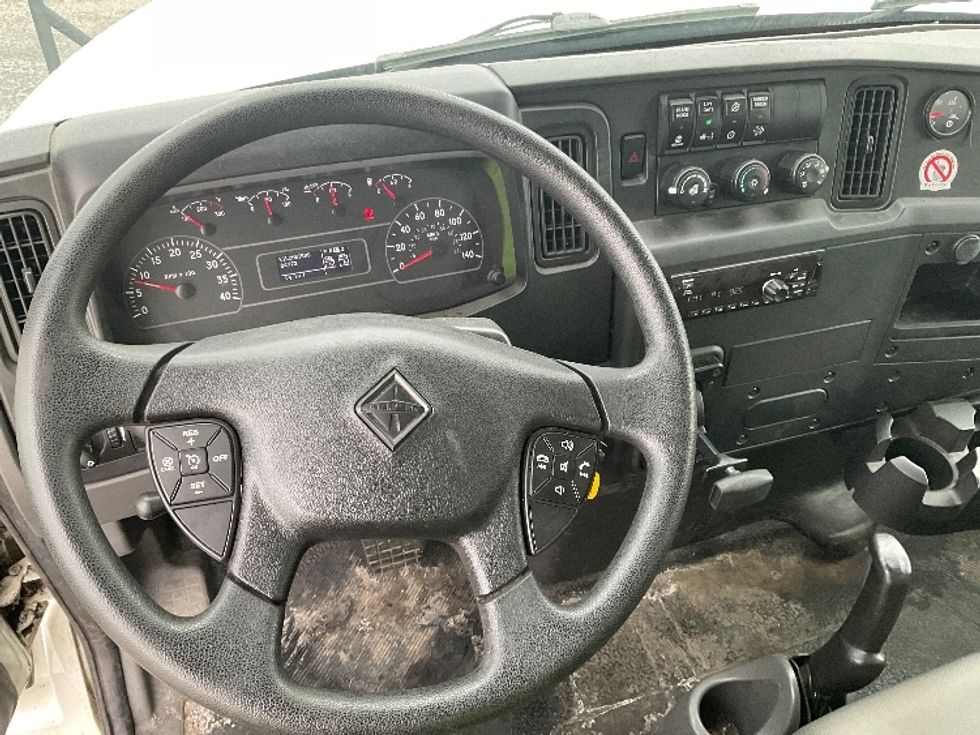 Medium Duty Box Truck-Light and Medium Duty Trucks-International-2020-MV607-Saint Laurent-PQ-24,773\n\t\tkm-$ 79,250 - Image 17