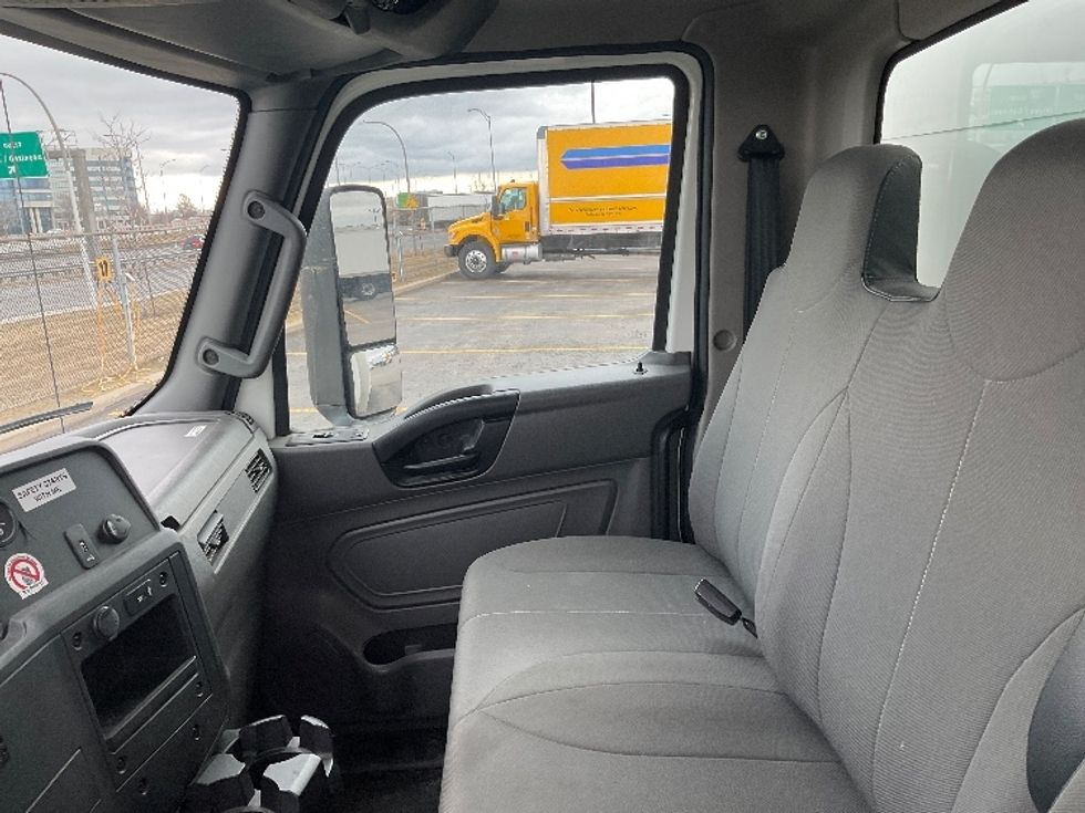 Medium Duty Box Truck-Light and Medium Duty Trucks-International-2020-MV607-Saint Laurent-PQ-24,773\n\t\tkm-$ 79,250 - Image 19