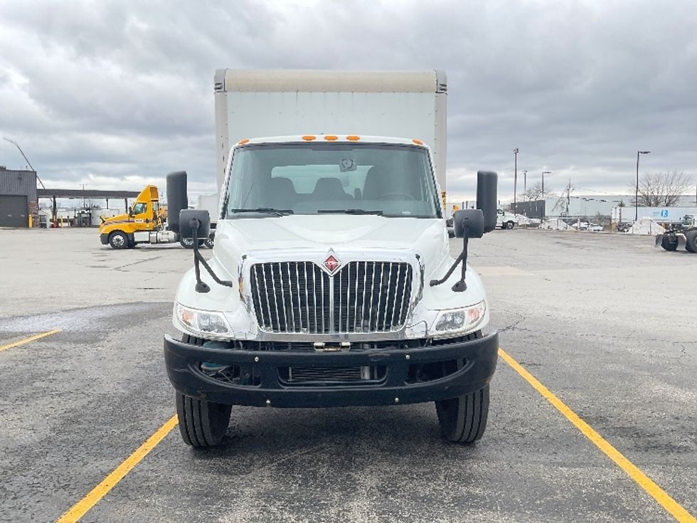 Medium Duty Box Truck-Light and Medium Duty Trucks-International-2020-MV607-Saint Laurent-PQ-24,773\n\t\tkm-$ 79,250 - Image 2