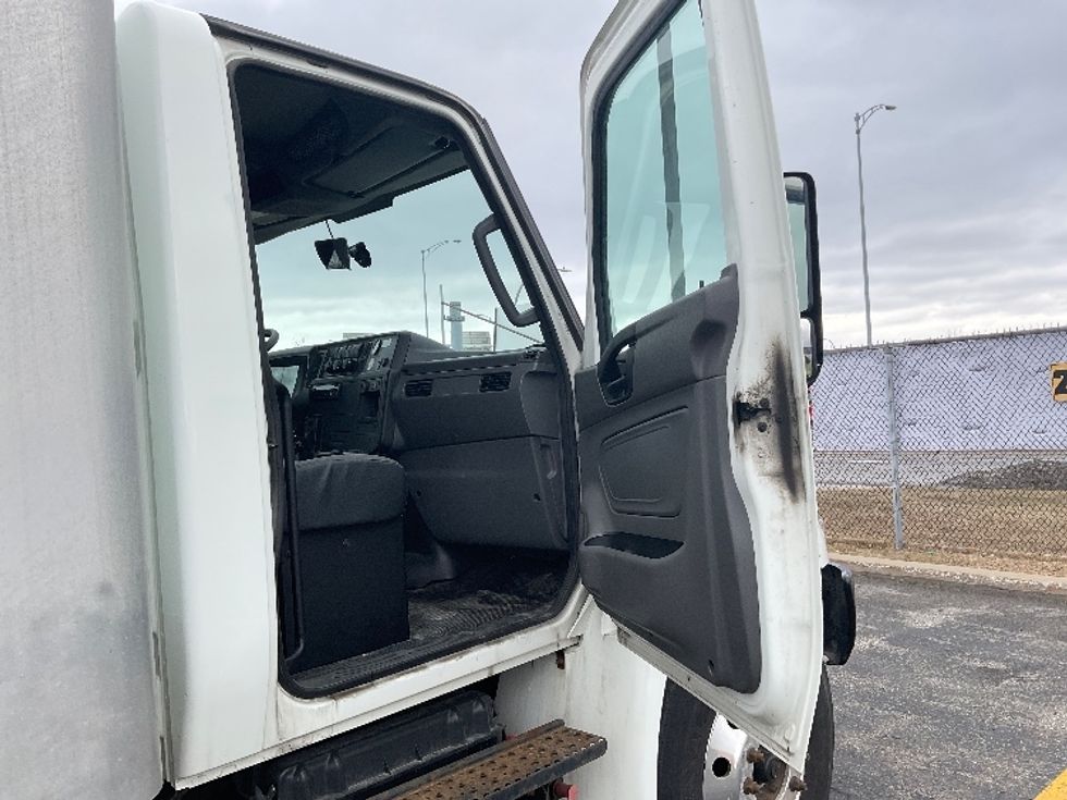 Medium Duty Box Truck-Light and Medium Duty Trucks-International-2020-MV607-Saint Laurent-PQ-24,773\n\t\tkm-$ 79,250 - Image 20