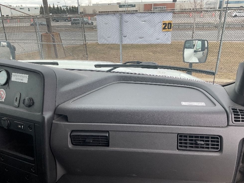 Medium Duty Box Truck-Light and Medium Duty Trucks-International-2020-MV607-Saint Laurent-PQ-24,773\n\t\tkm-$ 79,250 - Image 21