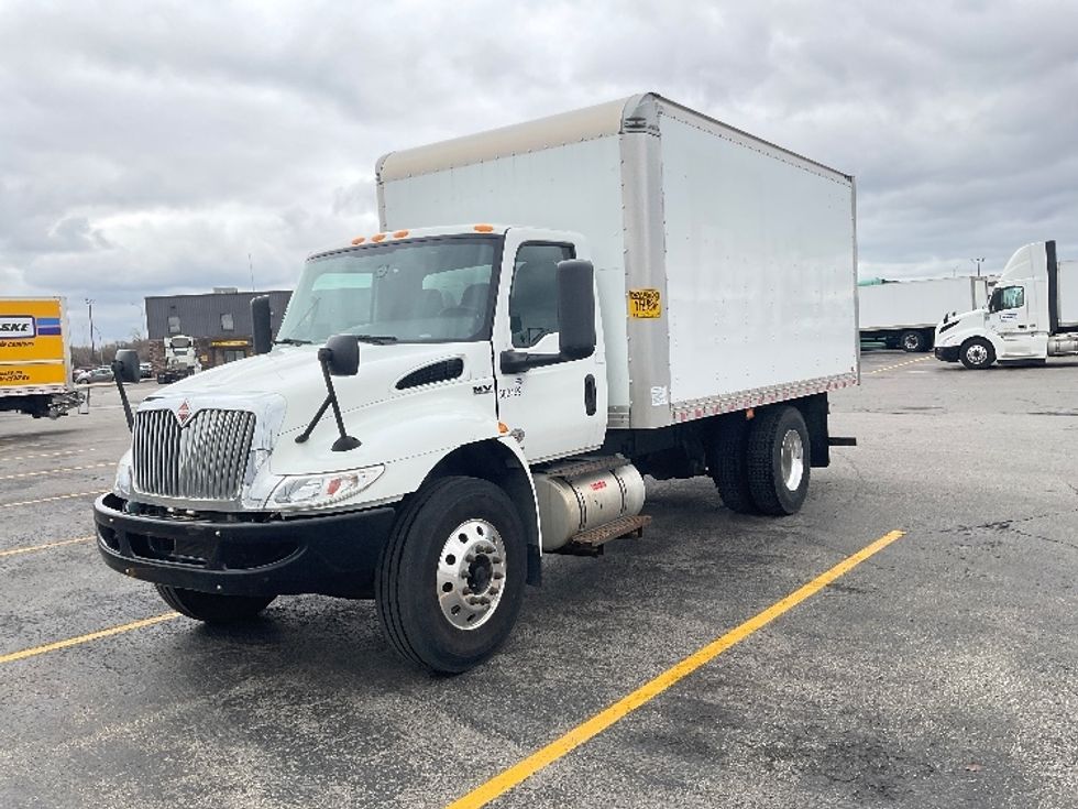 Medium Duty Box Truck-Light and Medium Duty Trucks-International-2020-MV607-Saint Laurent-PQ-24,773\n\t\tkm-$ 79,250 - Image 3