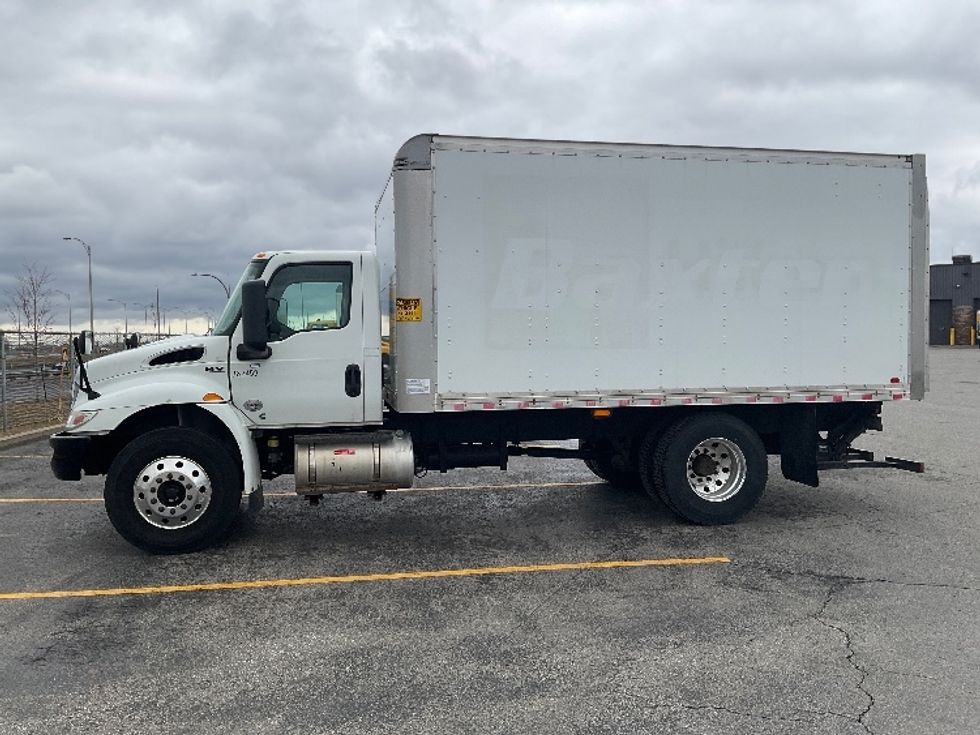 Medium Duty Box Truck-Light and Medium Duty Trucks-International-2020-MV607-Saint Laurent-PQ-24,773\n\t\tkm-$ 79,250 - Image 4