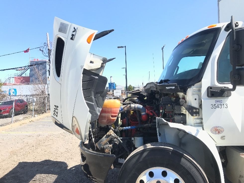 Medium Duty Box Truck-Light and Medium Duty Trucks-International-2020-MV607-Saint Laurent-PQ-251,890\n\t\tkm-$ 55,250 - Image 24