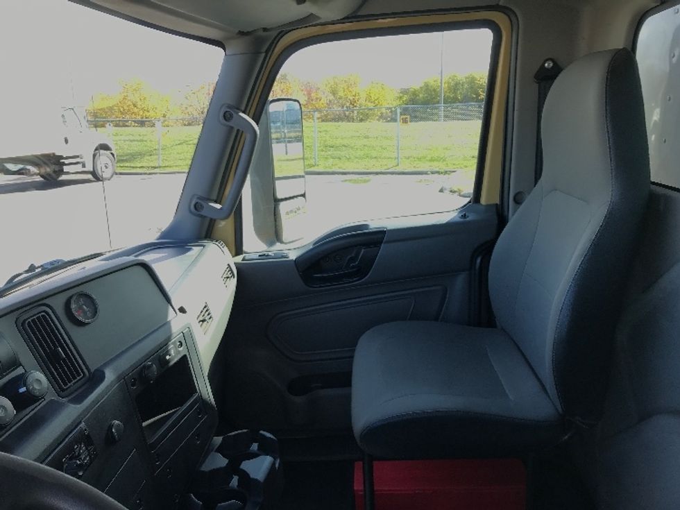 Medium Duty Box Truck-Light and Medium Duty Trucks-International-2020-MV607-Saint Laurent-PQ-272,528\n\t\tkm-$ 55,500 - Image 19