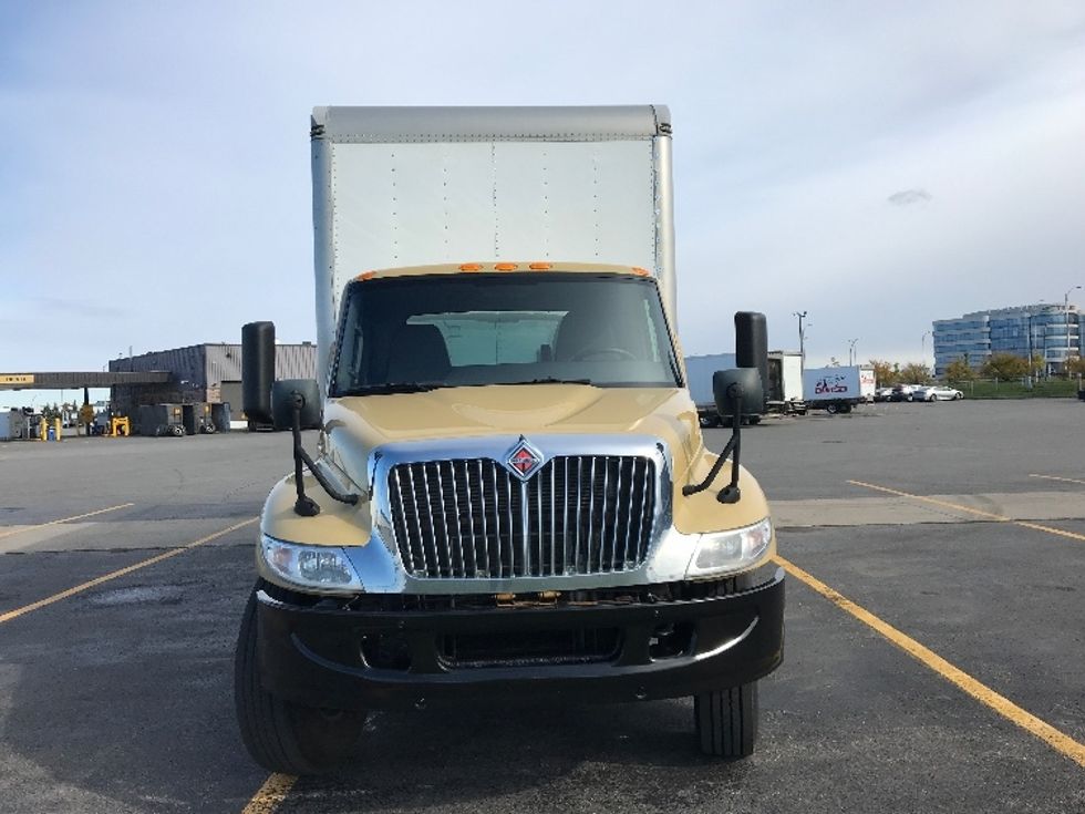 Medium Duty Box Truck-Light and Medium Duty Trucks-International-2020-MV607-Saint Laurent-PQ-272,528\n\t\tkm-$ 55,500 - Image 2