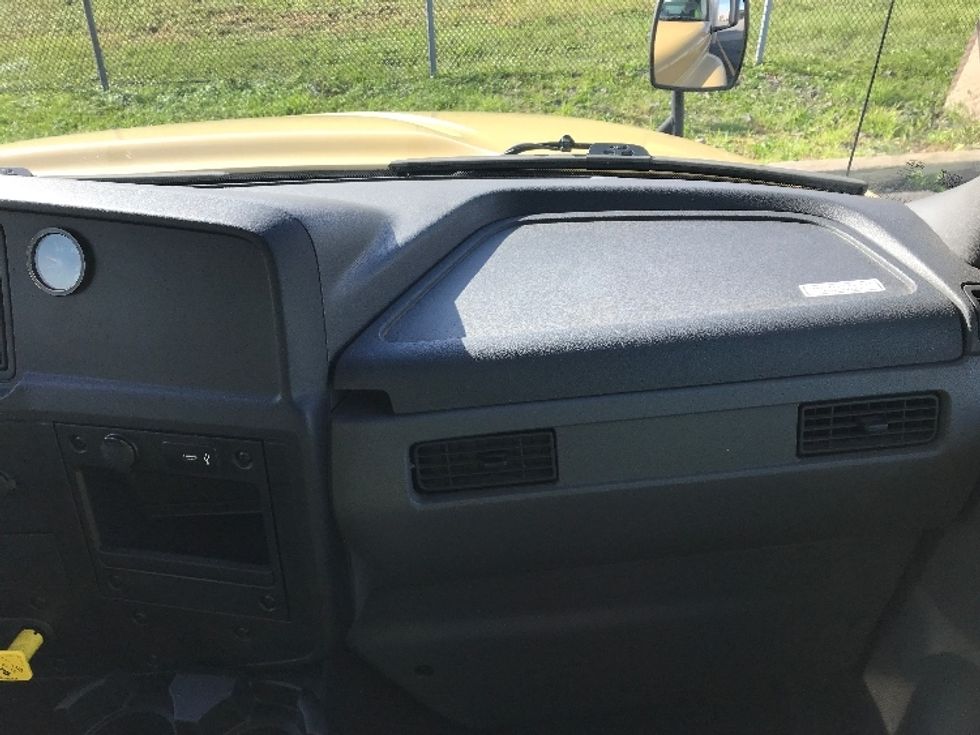 Medium Duty Box Truck-Light and Medium Duty Trucks-International-2020-MV607-Saint Laurent-PQ-272,528\n\t\tkm-$ 55,500 - Image 21