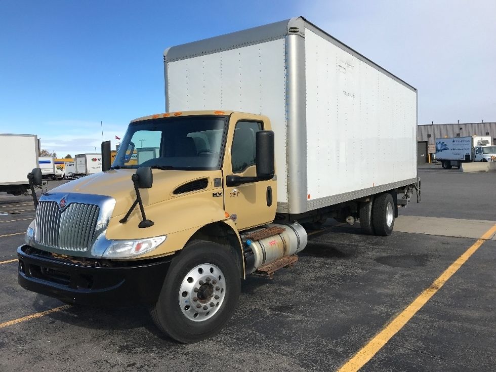 Medium Duty Box Truck-Light and Medium Duty Trucks-International-2020-MV607-Saint Laurent-PQ-272,528\n\t\tkm-$ 55,500 - Image 3