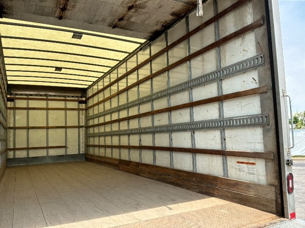 Medium Duty Box Truck-Light and Medium Duty Trucks-International-2020-MV607-Saint Laurent-PQ-281,463\n\t\tkm-$ 50,250 - Image 12