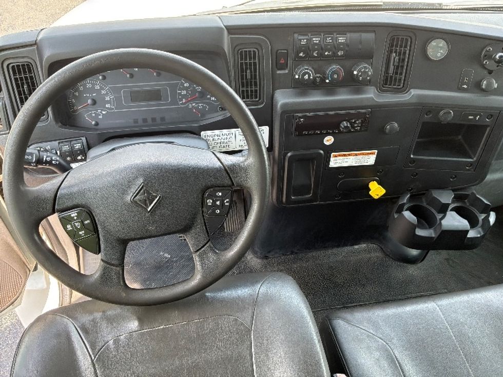 Medium Duty Box Truck-Light and Medium Duty Trucks-International-2020-MV607-Saint Laurent-PQ-281,463\n\t\tkm-$ 50,250 - Image 18