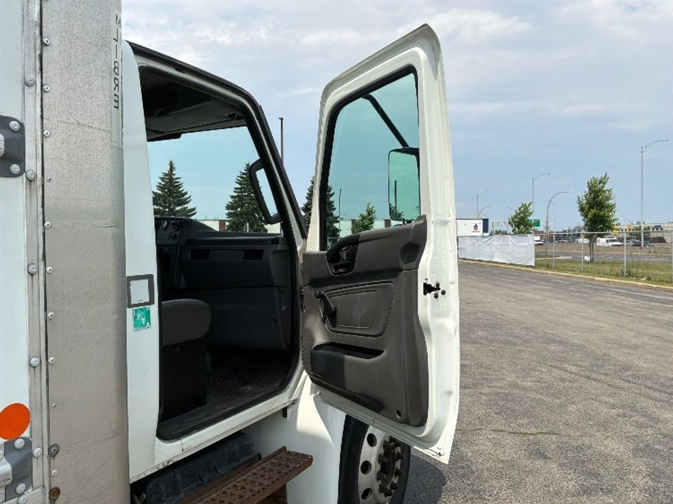 Medium Duty Box Truck-Light and Medium Duty Trucks-International-2020-MV607-Saint Laurent-PQ-281,463\n\t\tkm-$ 50,250 - Image 20