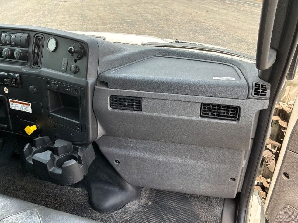 Medium Duty Box Truck-Light and Medium Duty Trucks-International-2020-MV607-Saint Laurent-PQ-281,463\n\t\tkm-$ 50,250 - Image 21