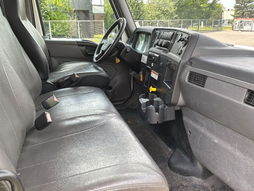 Medium Duty Box Truck-Light and Medium Duty Trucks-International-2020-MV607-Saint Laurent-PQ-281,463\n\t\tkm-$ 50,250 - Image 22