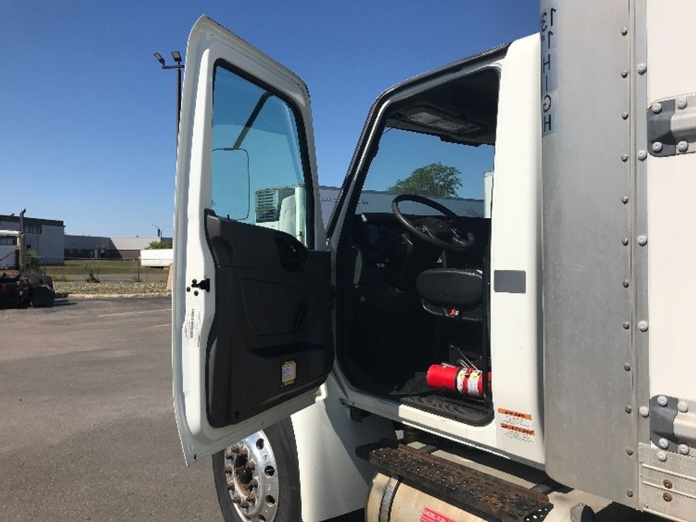 Medium Duty Box Truck-Light and Medium Duty Trucks-International-2020-MV607-Saint Laurent-PQ-293,928\n\t\tkm-$ 54,750 - Image 16