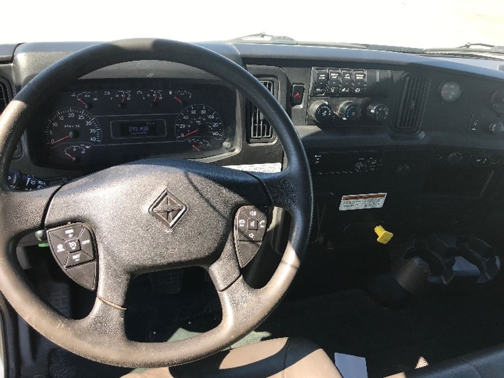 Medium Duty Box Truck-Light and Medium Duty Trucks-International-2020-MV607-Saint Laurent-PQ-293,928\n\t\tkm-$ 54,750 - Image 18