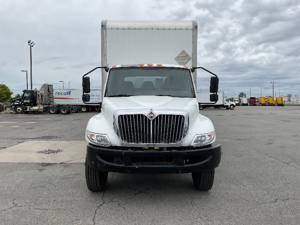 Medium Duty Box Truck-Light and Medium Duty Trucks-International-2020-MV607-Saint Laurent-PQ-293,928\n\t\tkm-$ 54,750 - Image 2