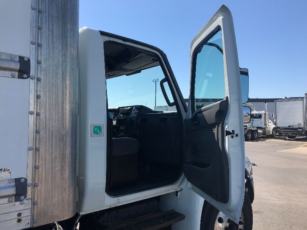Medium Duty Box Truck-Light and Medium Duty Trucks-International-2020-MV607-Saint Laurent-PQ-293,928\n\t\tkm-$ 54,750 - Image 20
