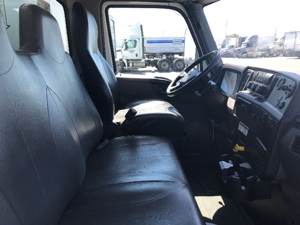 Medium Duty Box Truck-Light and Medium Duty Trucks-International-2020-MV607-Saint Laurent-PQ-293,928\n\t\tkm-$ 54,750 - Image 22