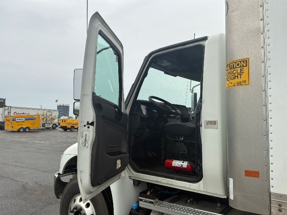 Medium Duty Box Truck-Light and Medium Duty Trucks-International-2020-MV607-Saint Laurent-PQ-405,885\n\t\tkm-$ 60,500 - Image 16