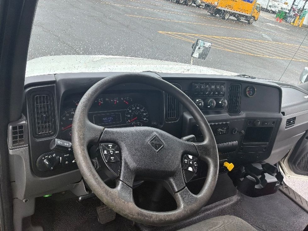 Medium Duty Box Truck-Light and Medium Duty Trucks-International-2020-MV607-Saint Laurent-PQ-405,885\n\t\tkm-$ 60,500 - Image 17