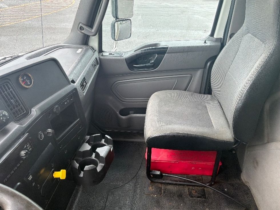 Medium Duty Box Truck-Light and Medium Duty Trucks-International-2020-MV607-Saint Laurent-PQ-405,885\n\t\tkm-$ 60,500 - Image 19