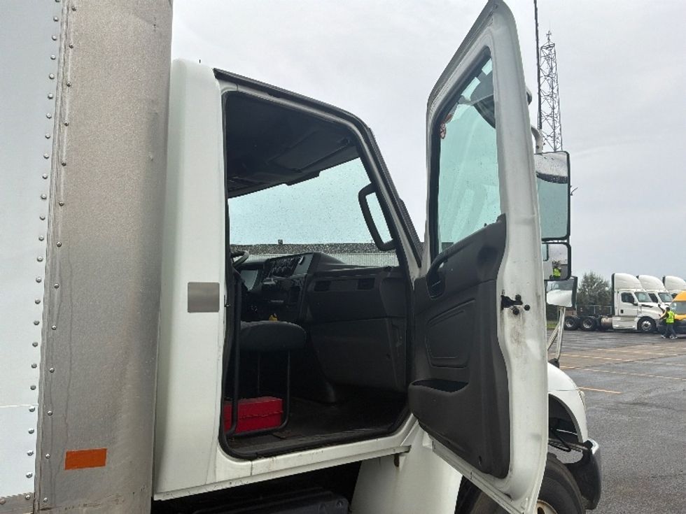 Medium Duty Box Truck-Light and Medium Duty Trucks-International-2020-MV607-Saint Laurent-PQ-405,885\n\t\tkm-$ 60,500 - Image 20