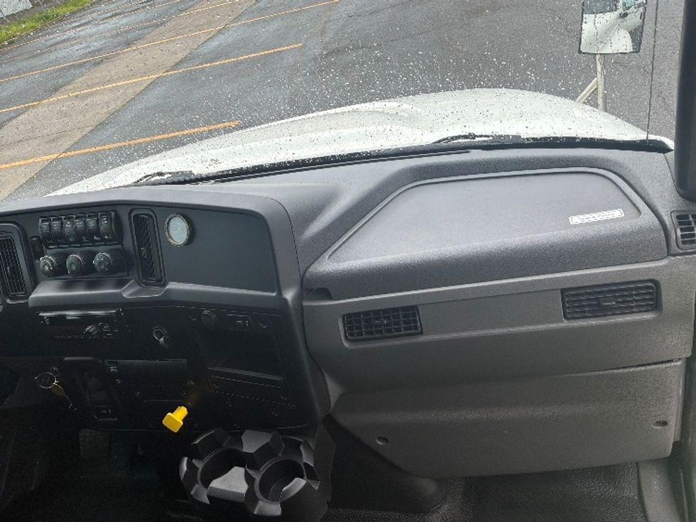 Medium Duty Box Truck-Light and Medium Duty Trucks-International-2020-MV607-Saint Laurent-PQ-405,885\n\t\tkm-$ 60,500 - Image 21