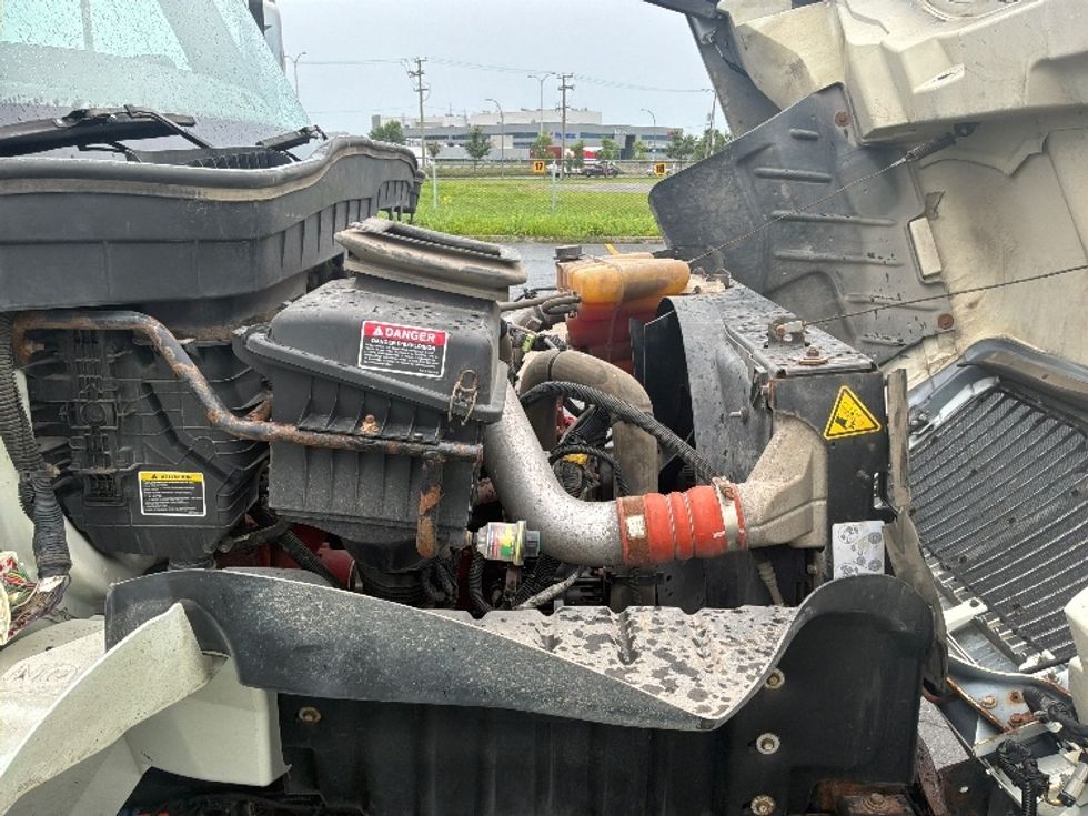 Medium Duty Box Truck-Light and Medium Duty Trucks-International-2020-MV607-Saint Laurent-PQ-405,885\n\t\tkm-$ 60,500 - Image 23