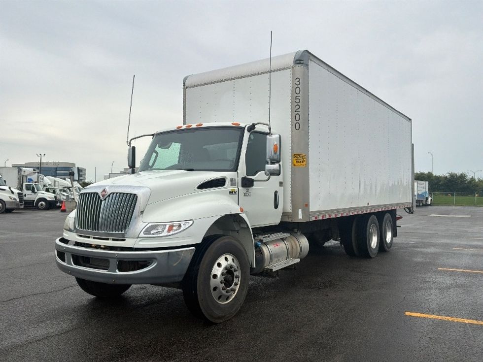 Medium Duty Box Truck-Light and Medium Duty Trucks-International-2020-MV607-Saint Laurent-PQ-405,885\n\t\tkm-$ 60,500 - Image 3