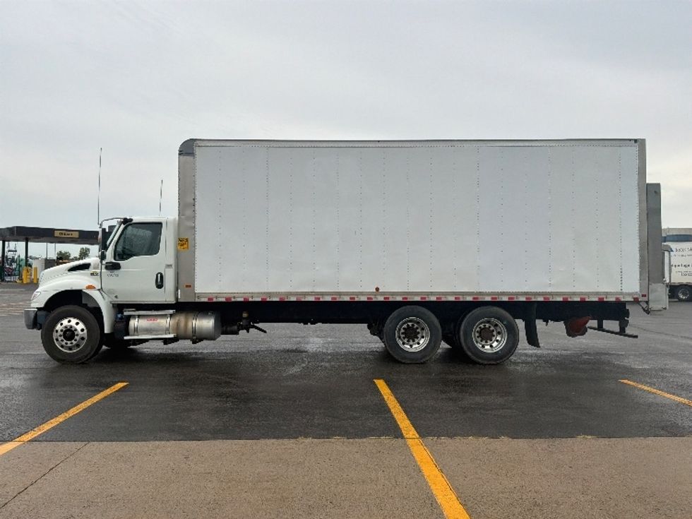 Medium Duty Box Truck-Light and Medium Duty Trucks-International-2020-MV607-Saint Laurent-PQ-405,885\n\t\tkm-$ 60,500 - Image 4