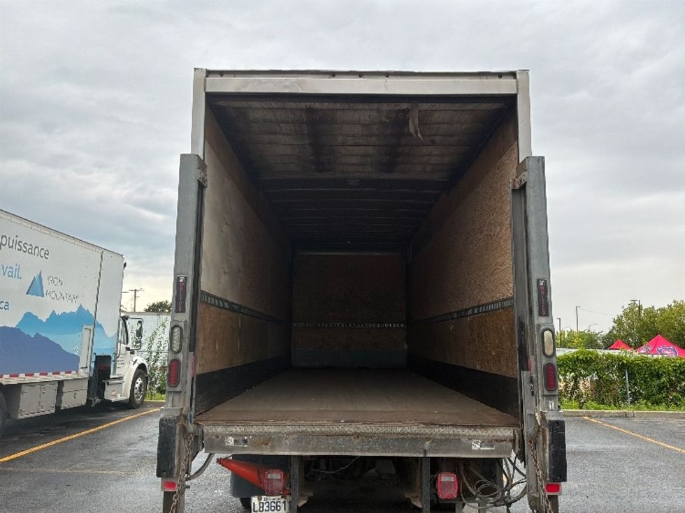 Medium Duty Box Truck-Light and Medium Duty Trucks-International-2020-MV607-Saint Laurent-PQ-405,885\n\t\tkm-$ 60,500 - Image 8