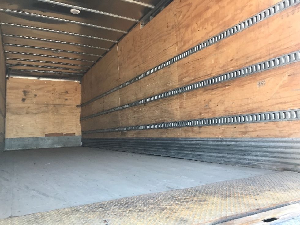 Medium Duty Box Truck-Light and Medium Duty Trucks-International-2020-MV607-Saint Laurent-PQ-420,756\n\t\tkm-$ 36,750 - Image 12