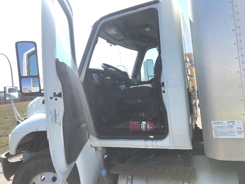 Medium Duty Box Truck-Light and Medium Duty Trucks-International-2020-MV607-Saint Laurent-PQ-420,756\n\t\tkm-$ 36,750 - Image 16