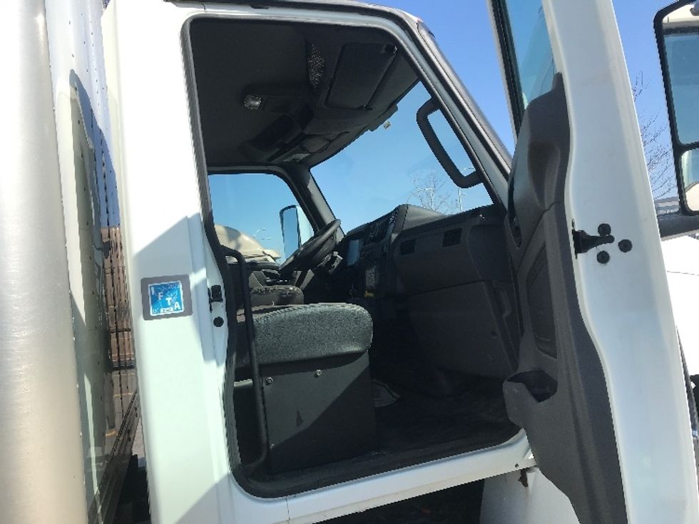 Medium Duty Box Truck-Light and Medium Duty Trucks-International-2020-MV607-Saint Laurent-PQ-420,756\n\t\tkm-$ 36,750 - Image 20