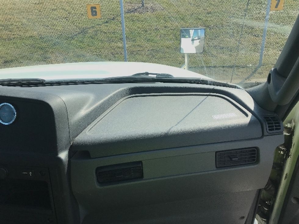 Medium Duty Box Truck-Light and Medium Duty Trucks-International-2020-MV607-Saint Laurent-PQ-420,756\n\t\tkm-$ 36,750 - Image 21