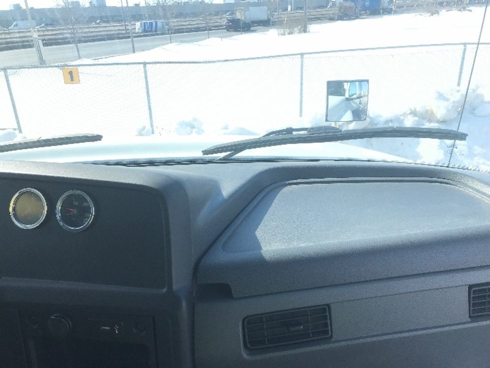 Medium Duty Box Truck-Light and Medium Duty Trucks-International-2020-MV607-Saint Laurent-PQ-435,461\n\t\tkm-$ 35,000 - Image 21