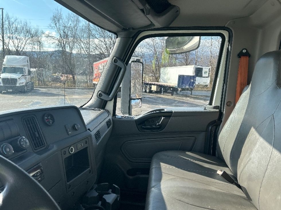 Medium Duty Box Truck-Light and Medium Duty Trucks-International-2020-MV607-Salem-VA-132,914\n\t\tmiles-$ 54,750 - Image 19