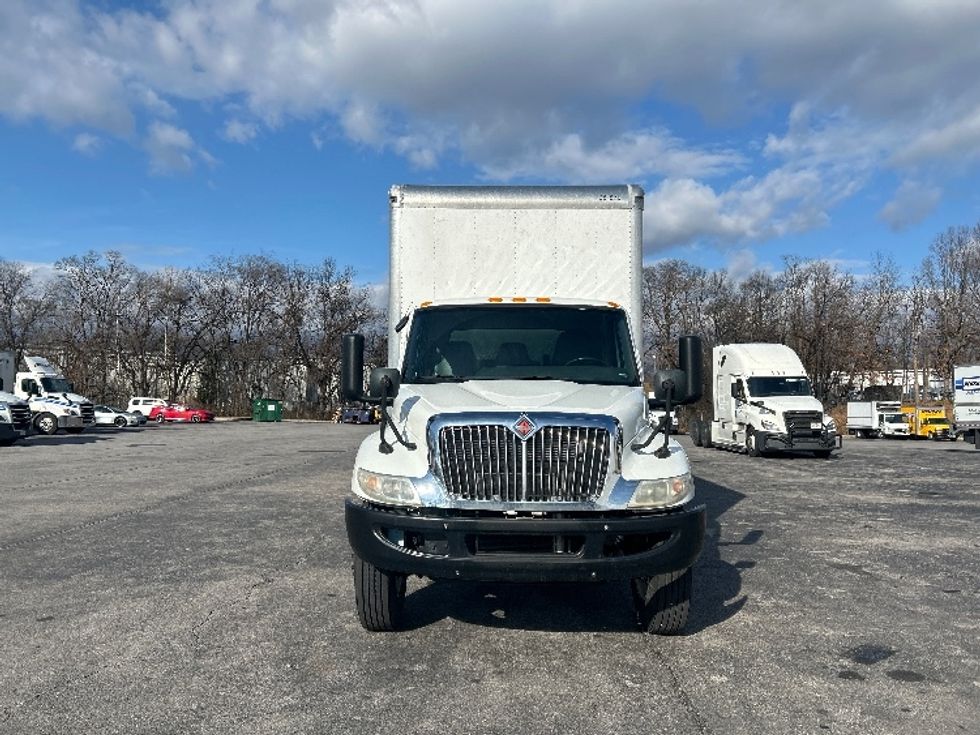 Medium Duty Box Truck-Light and Medium Duty Trucks-International-2020-MV607-Salem-VA-132,914\n\t\tmiles-$ 54,750 - Image 2