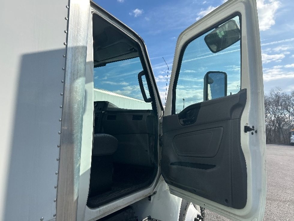 Medium Duty Box Truck-Light and Medium Duty Trucks-International-2020-MV607-Salem-VA-132,914\n\t\tmiles-$ 54,750 - Image 20