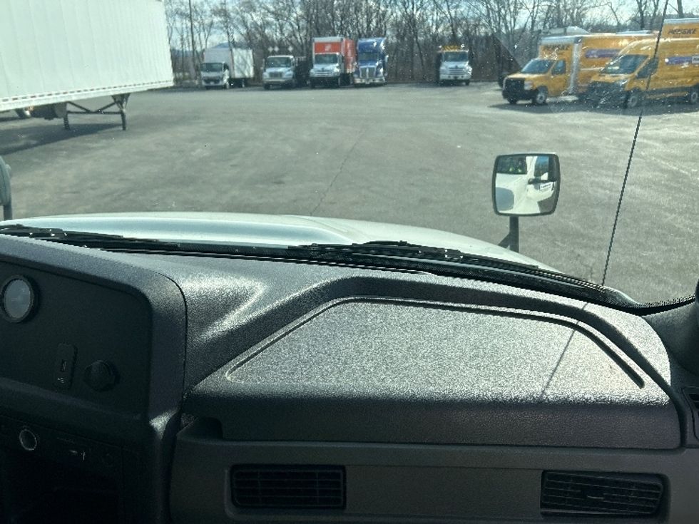 Medium Duty Box Truck-Light and Medium Duty Trucks-International-2020-MV607-Salem-VA-132,914\n\t\tmiles-$ 54,750 - Image 21